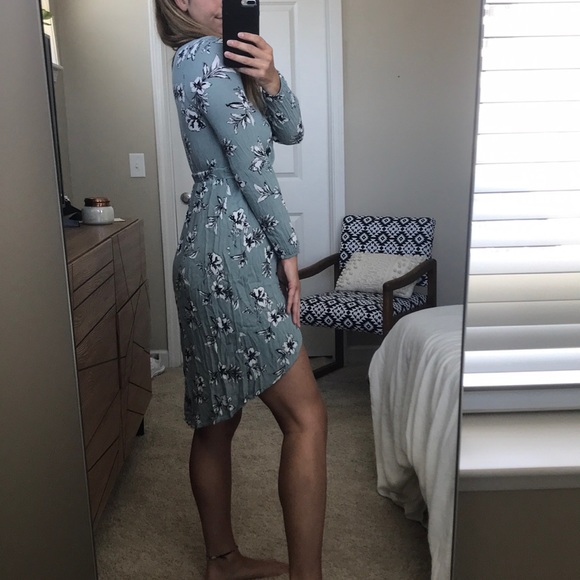 Daytrip Hi-Low Long-Sleeved Dress - Picture 2 of 7